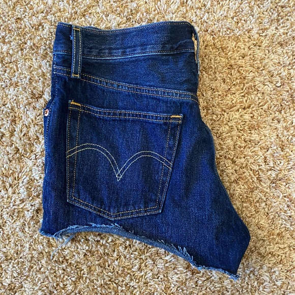 Levi’s 501 Shorts - Picture 2 of 2